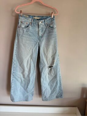 Levis XL Straight Light Wash Distressed Wide Leg Jeans Size 23